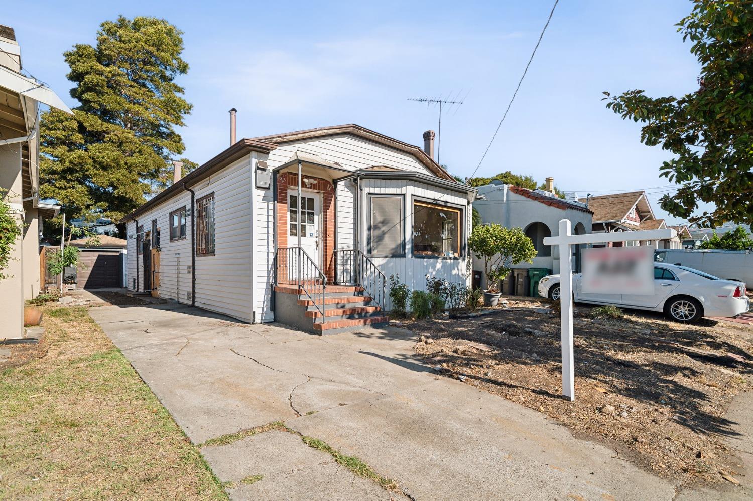 Detail Gallery Image 3 of 25 For 2119 66th Ave, Oakland,  CA 94621 - 2 Beds | 1 Baths