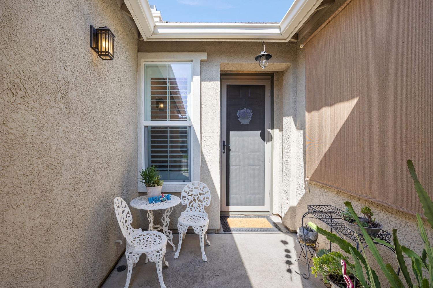 Detail Gallery Image 1 of 1 For 9729 Everbloom Way, Sacramento,  CA 95829 - 4 Beds | 2 Baths