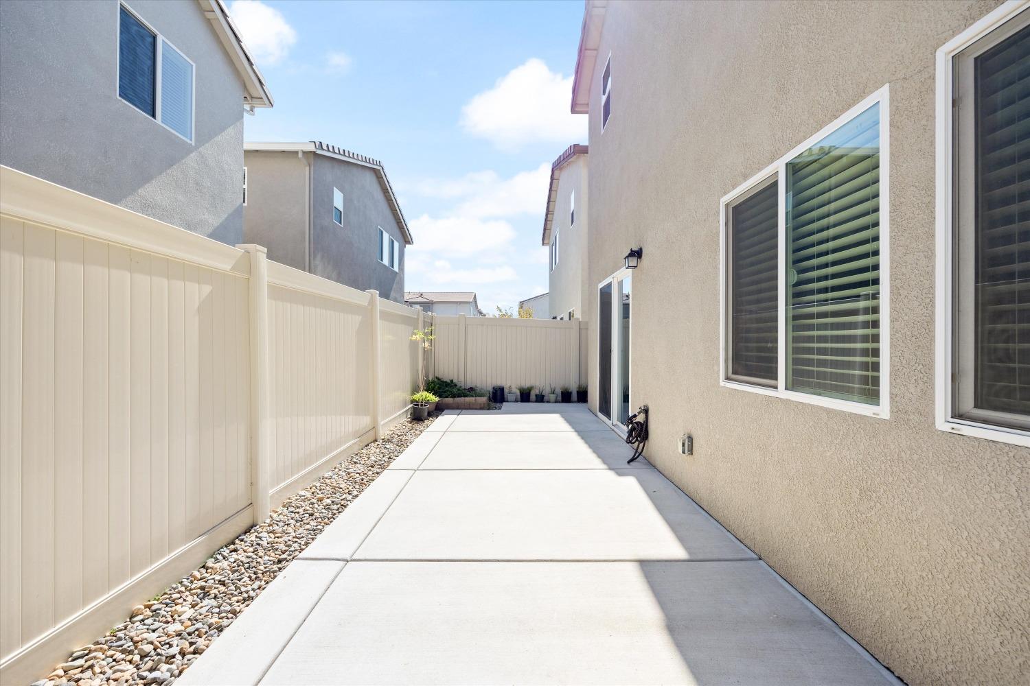 Detail Gallery Image 27 of 33 For 3806 Roseparke Way, Sacramento,  CA 95834 - 4 Beds | 2/1 Baths