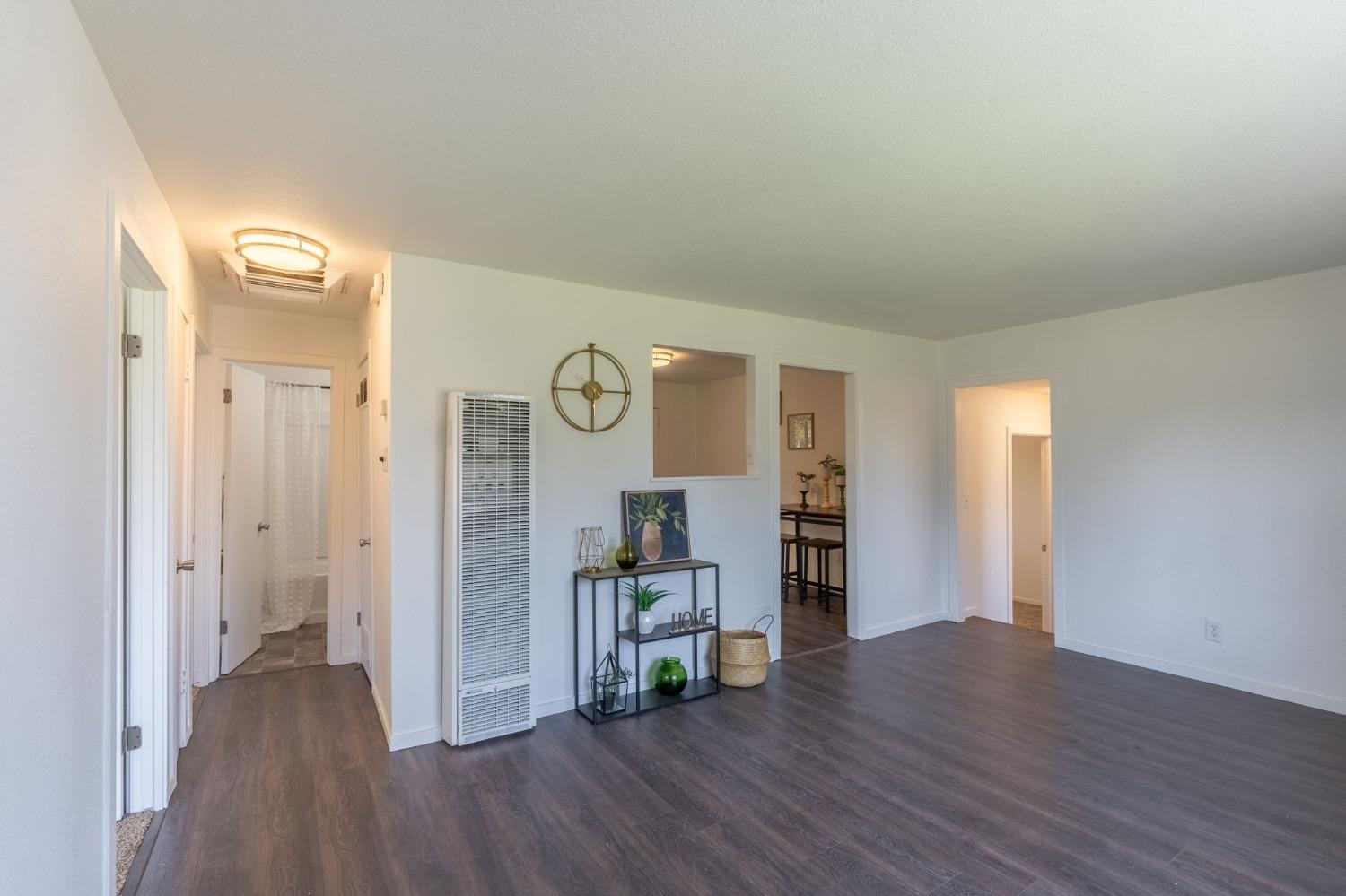 Detail Gallery Image 6 of 23 For 2207 Meadowbrook Ave, Merced,  CA 95348 - 3 Beds | 1 Baths