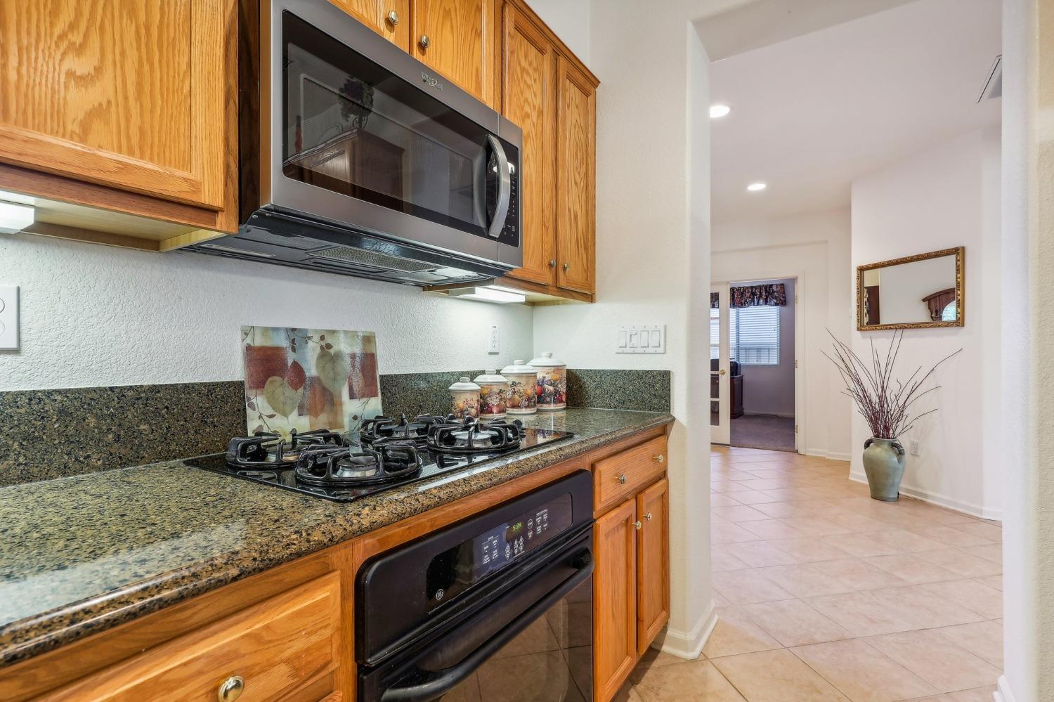 Detail Gallery Image 12 of 36 For 1233 Overland Ln, Lincoln,  CA 95648 - 2 Beds | 2 Baths