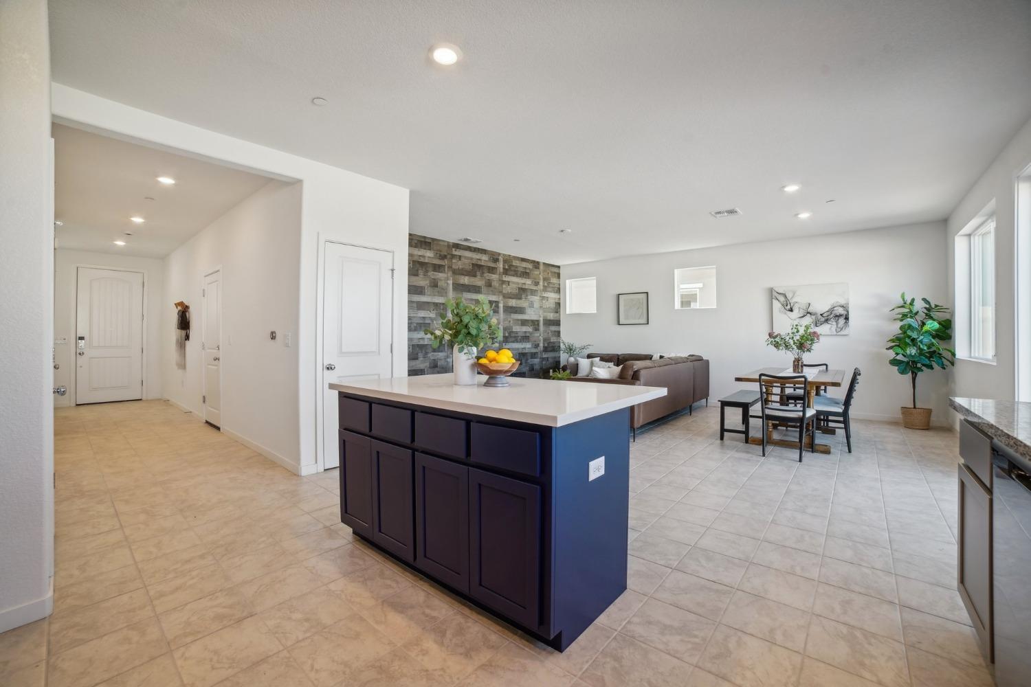 Detail Gallery Image 1 of 1 For 7610 Heatherpace Dr, Sacramento,  CA 95829 - 3 Beds | 2/1 Baths