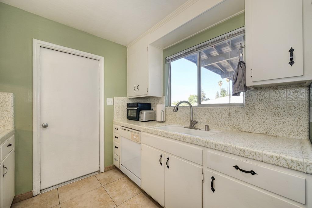 Detail Gallery Image 5 of 33 For 5414 Chauncey Way, Orangevale,  CA 95662 - 4 Beds | 2 Baths