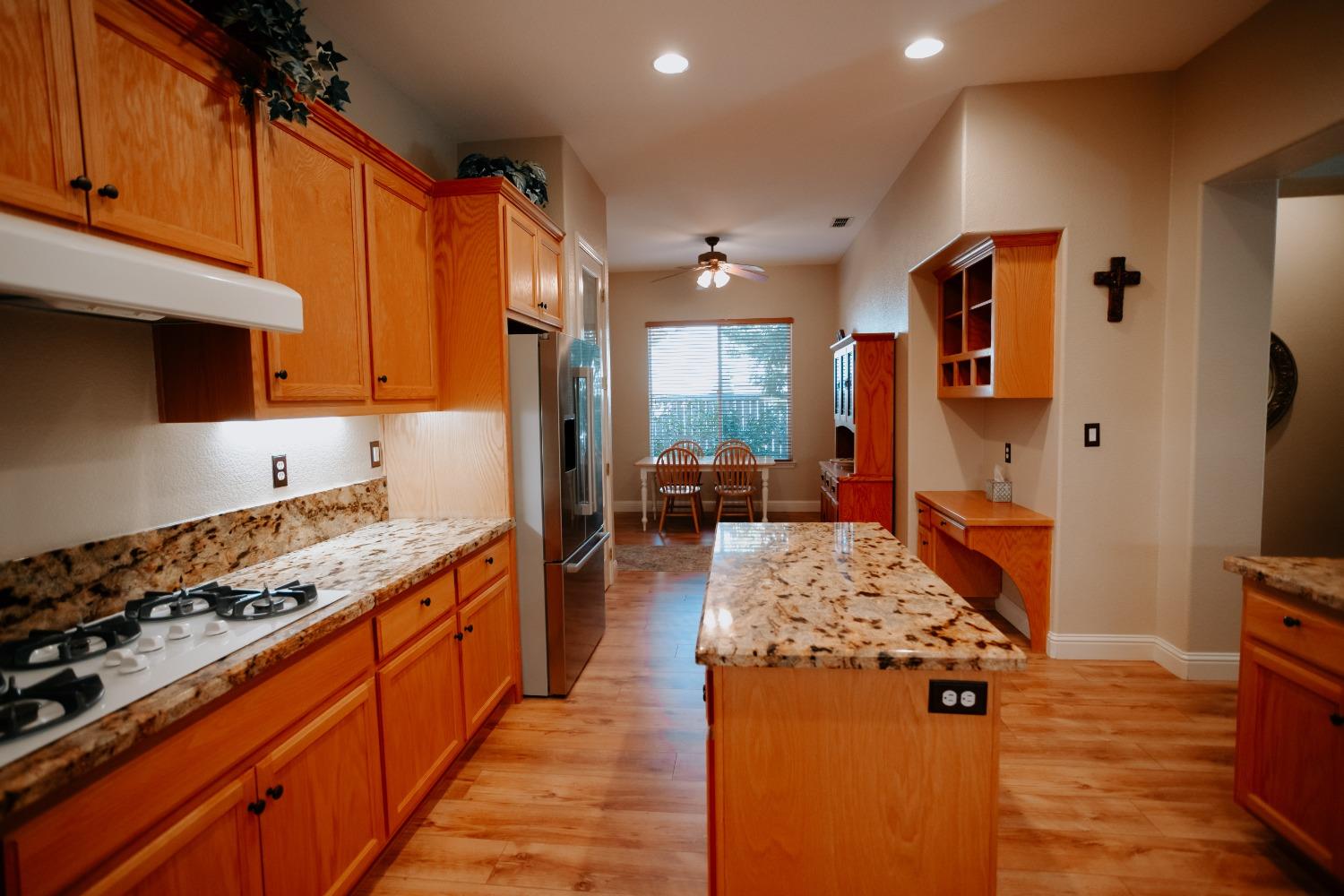 Detail Gallery Image 13 of 36 For 704 Grandview Dr, Auburn,  CA 95603 - 4 Beds | 2 Baths