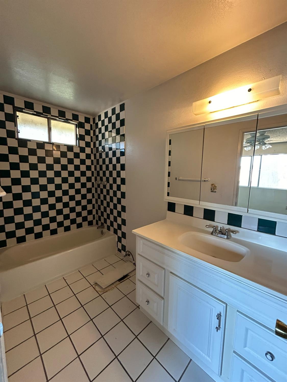 Detail Gallery Image 11 of 19 For 7625 Glenmont Way, Antelope,  CA 95843 - 4 Beds | 2/1 Baths