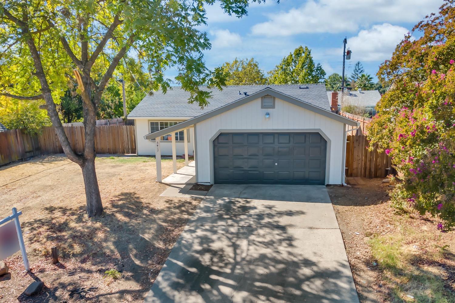 Detail Gallery Image 2 of 54 For 5417 Earnell St, Carmichael,  CA 95608 - 3 Beds | 2 Baths