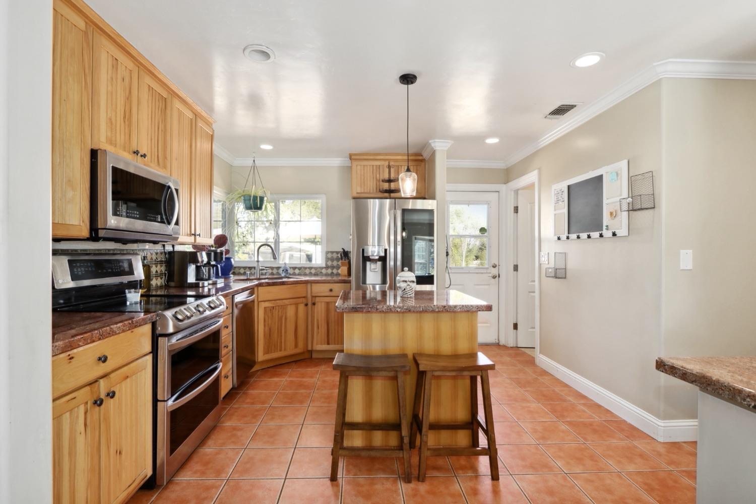 Detail Gallery Image 16 of 84 For 9027 Golden Gate Ave, Orangevale,  CA 95662 - 3 Beds | 2/1 Baths