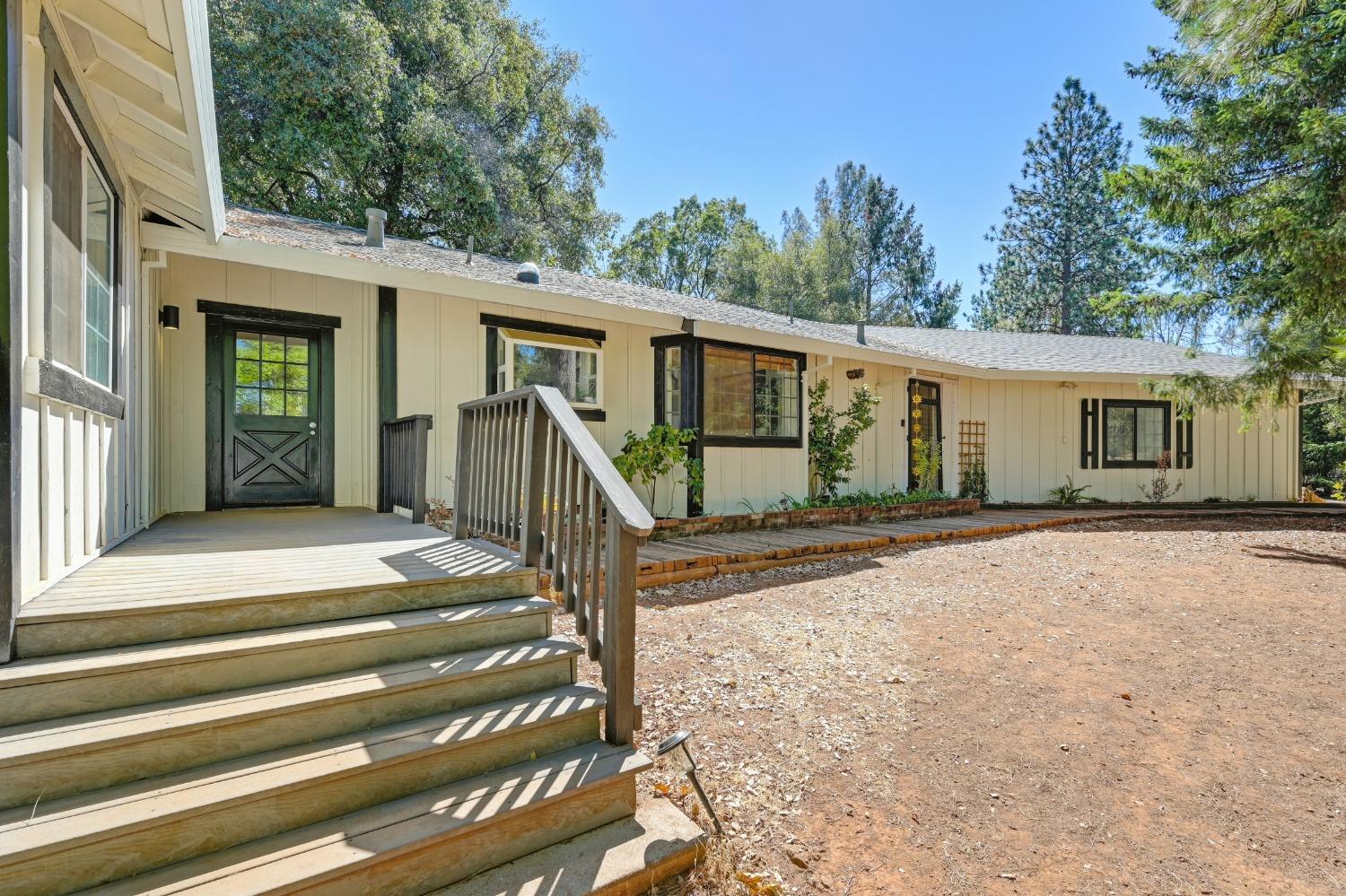 Detail Gallery Image 11 of 99 For 10493 Maranatha Pl, Grass Valley,  CA 95949 - 3 Beds | 2 Baths