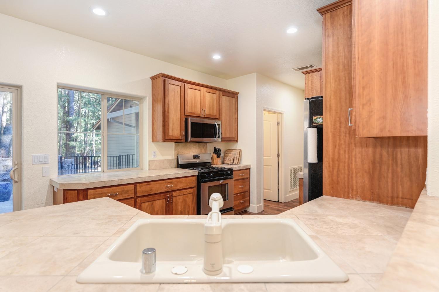 Detail Gallery Image 21 of 62 For 2090 Bourbon St, Pollock Pines,  CA 95726 - 3 Beds | 2 Baths