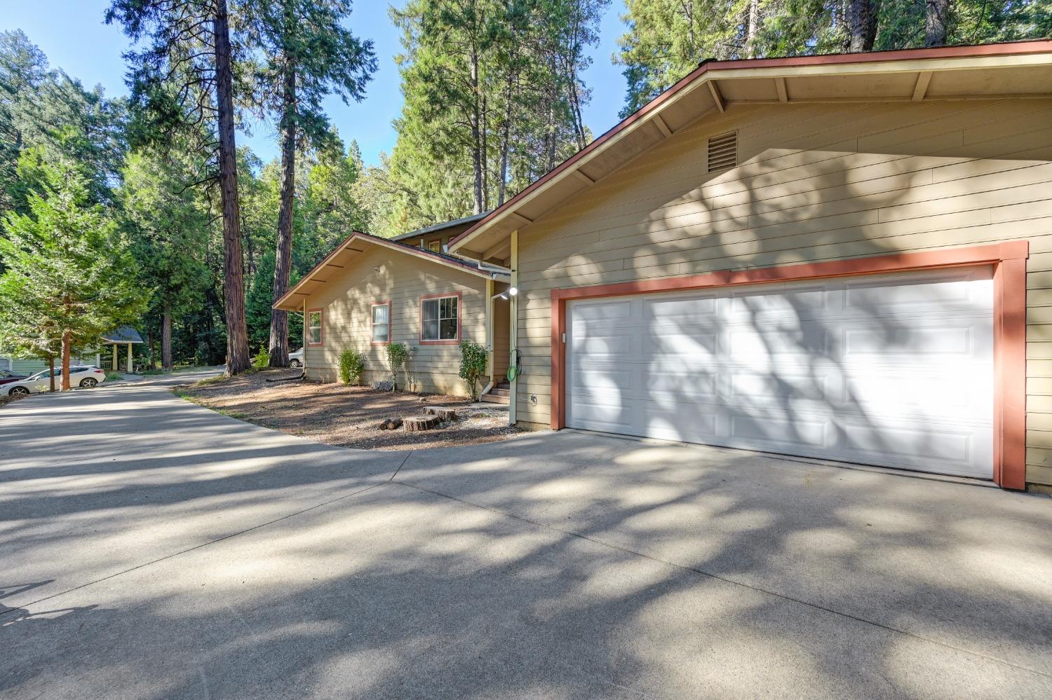 Detail Gallery Image 12 of 62 For 2090 Bourbon St, Pollock Pines,  CA 95726 - 3 Beds | 2 Baths