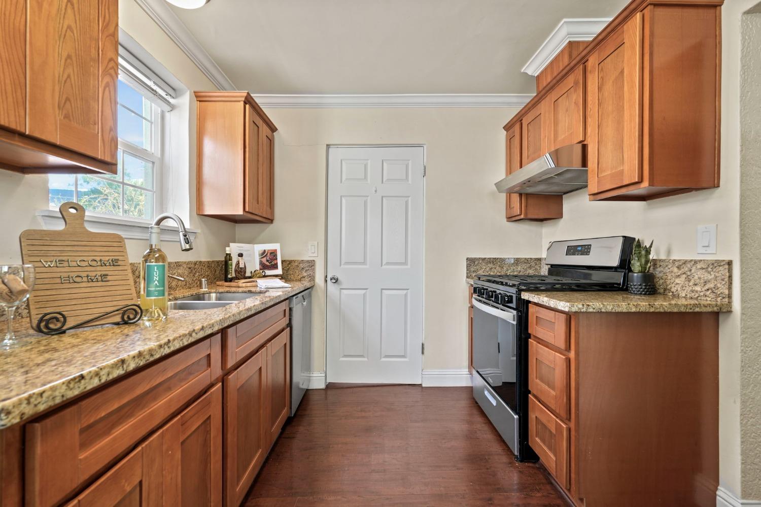 Detail Gallery Image 7 of 23 For 2655 Franklin Blvd, Sacramento,  CA 95818 - 2 Beds | 1 Baths