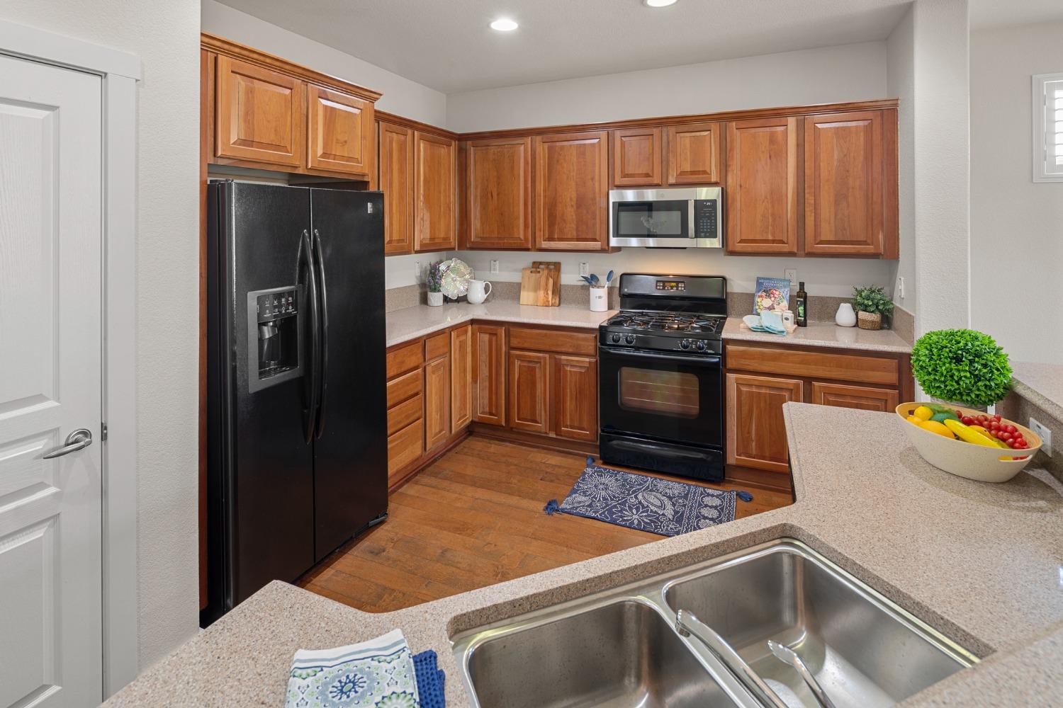 Detail Gallery Image 13 of 50 For 367 Stags Leap Ln, Lincoln,  CA 95648 - 2 Beds | 2 Baths