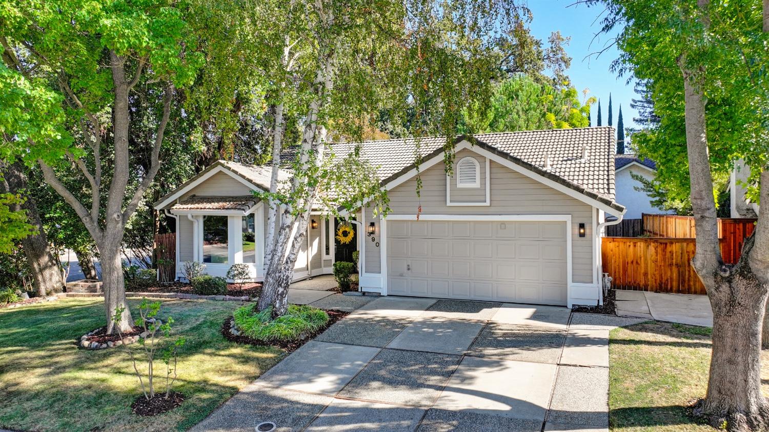 Detail Gallery Image 1 of 1 For 390 Hatteras Way, Sacramento,  CA 95831 - 4 Beds | 2 Baths