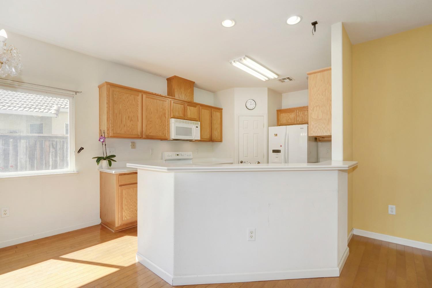 Detail Gallery Image 12 of 43 For 17 Sausalito Ct, Sacramento,  CA 95823 - 2 Beds | 2 Baths