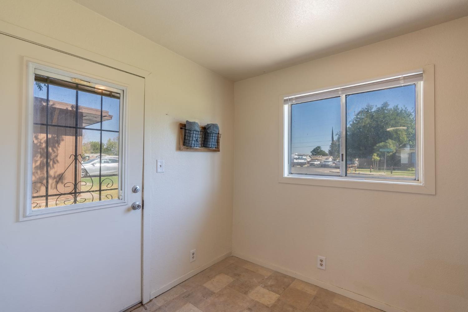 Detail Gallery Image 13 of 23 For 2207 Meadowbrook Ave, Merced,  CA 95348 - 3 Beds | 1 Baths