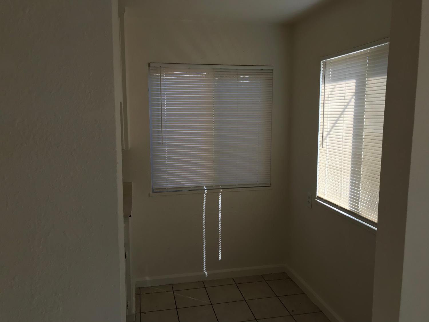 Detail Gallery Image 6 of 12 For 721 Erickson Ave #1-5,  Modesto,  CA 95351 - – Beds | – Baths