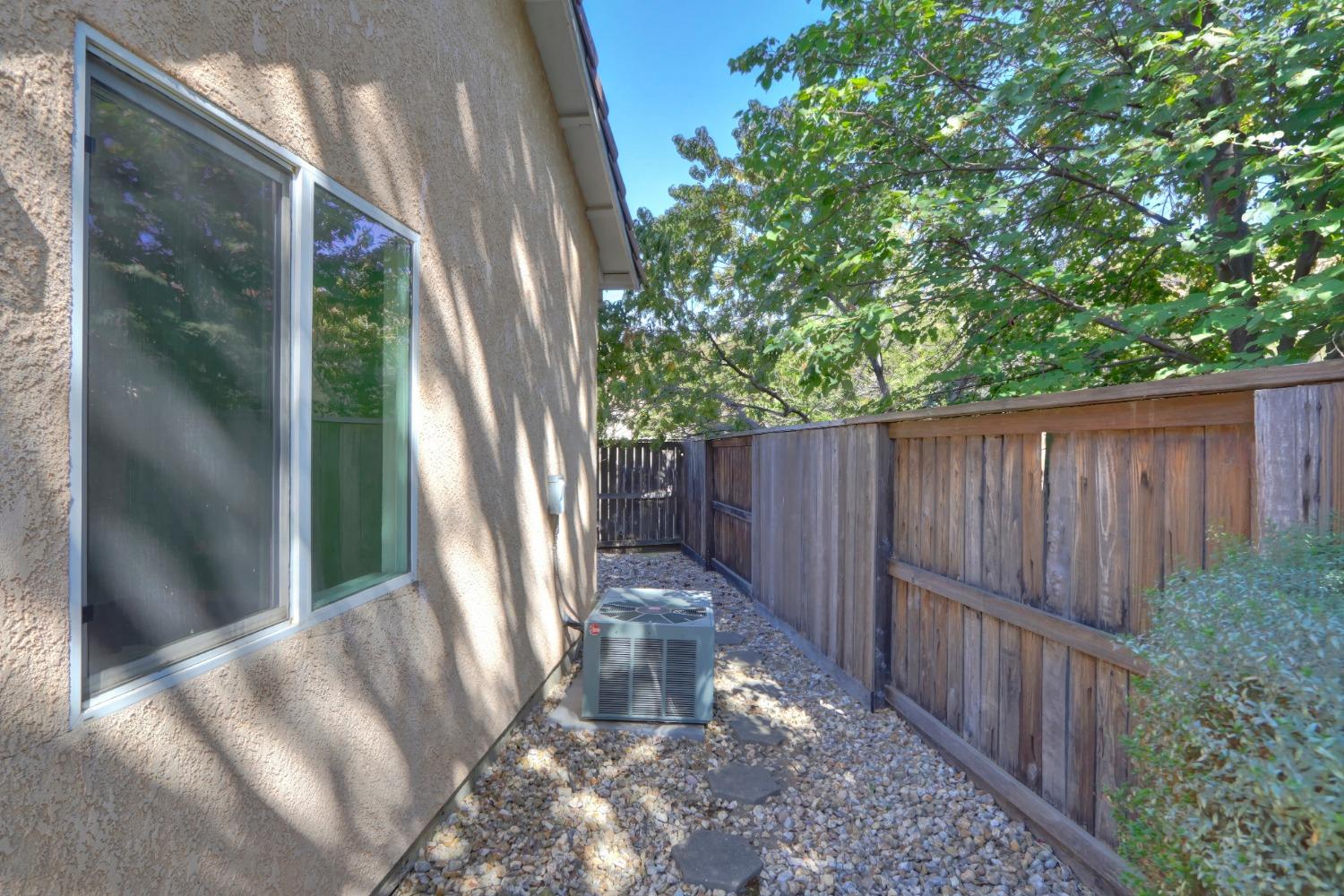 Detail Gallery Image 41 of 43 For 17 Sausalito Ct, Sacramento,  CA 95823 - 2 Beds | 2 Baths