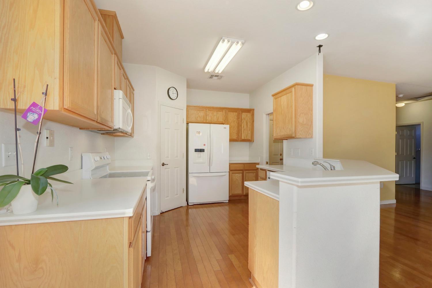 Detail Gallery Image 13 of 43 For 17 Sausalito Ct, Sacramento,  CA 95823 - 2 Beds | 2 Baths