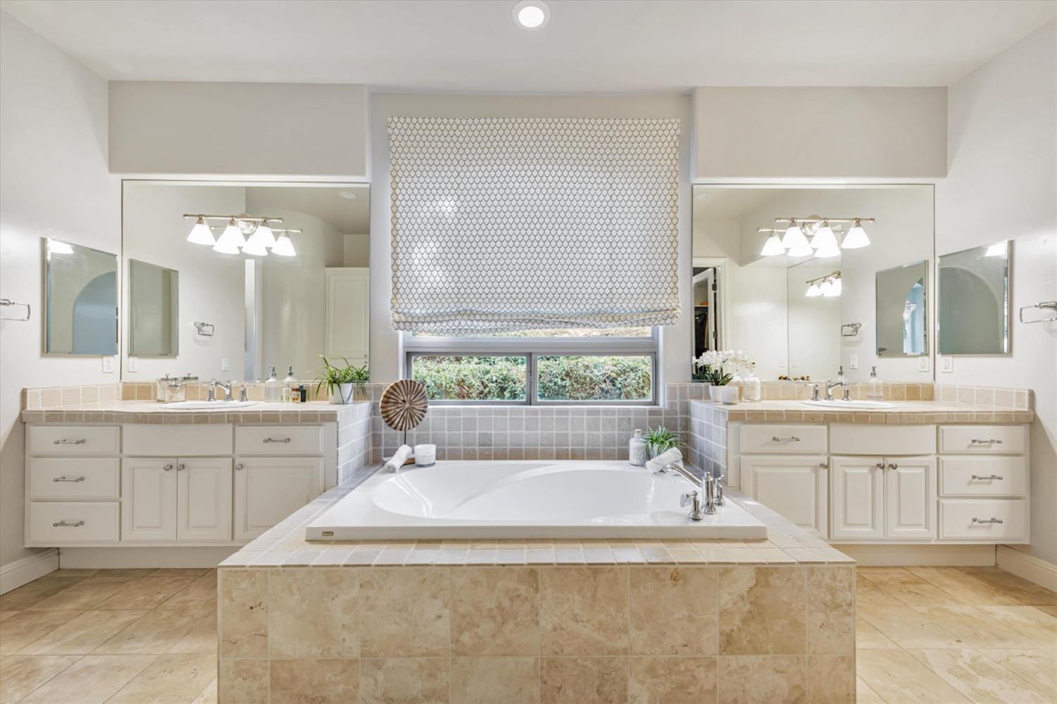 Detail Gallery Image 21 of 59 For 1027 Terracina Dr, El Dorado Hills,  CA 95762 - 5 Beds | 4/1 Baths