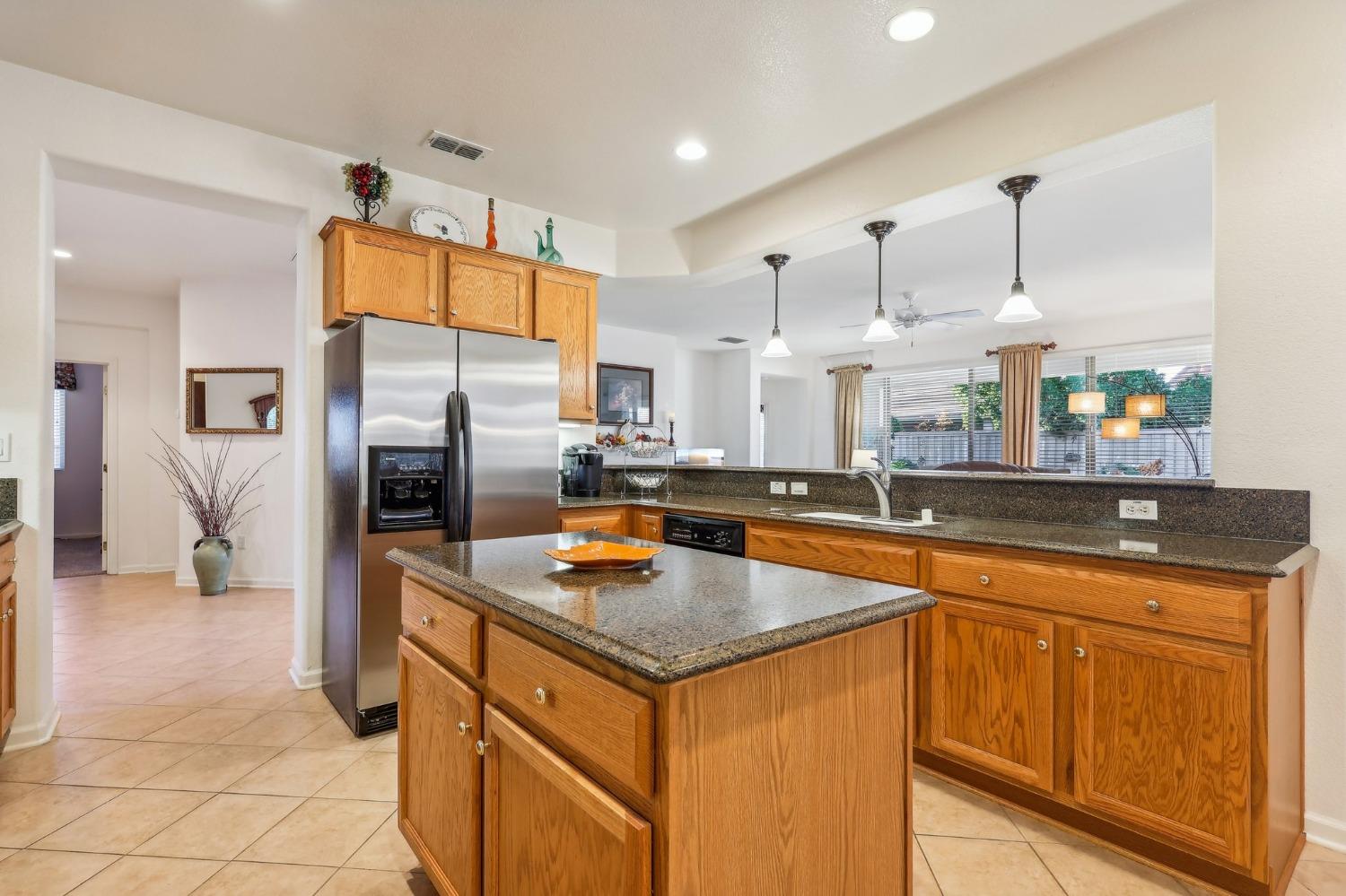 Detail Gallery Image 11 of 36 For 1233 Overland Ln, Lincoln,  CA 95648 - 2 Beds | 2 Baths