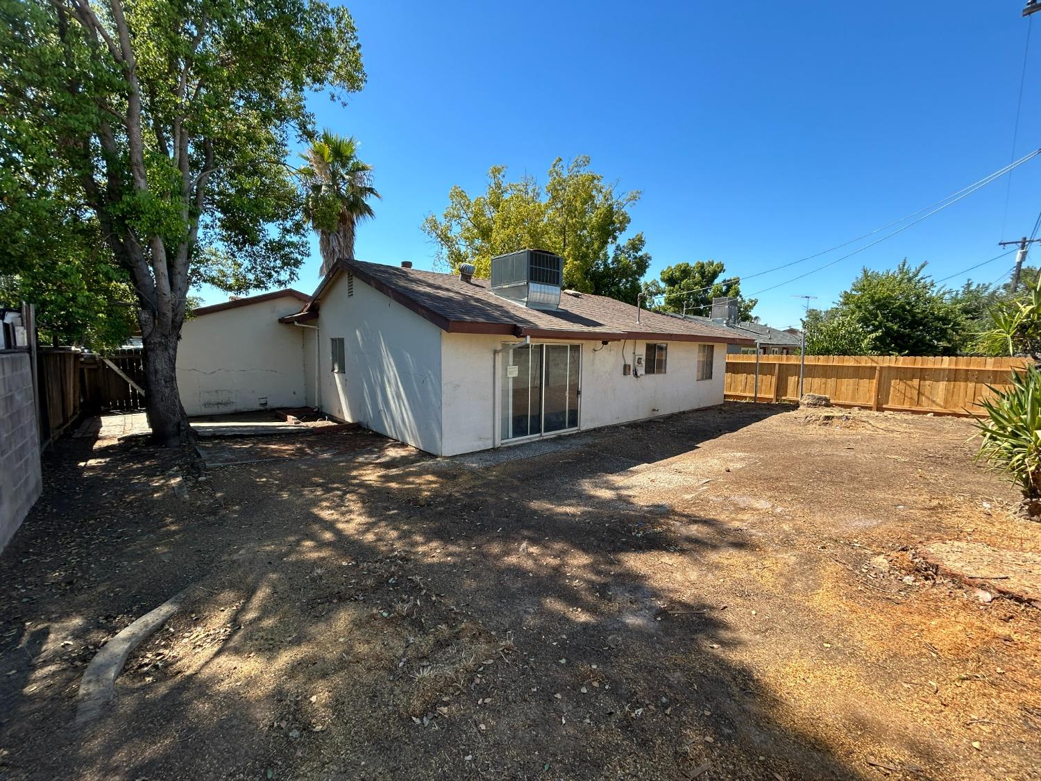 Detail Gallery Image 14 of 16 For 6917 Stillwater Way, Sacramento,  CA 95828 - 3 Beds | 1/1 Baths