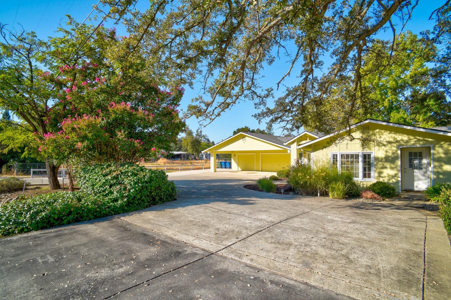 Detail Gallery Image 4 of 54 For 7263 Hickory Ave, Orangevale,  CA 95662 - 3 Beds | 3/1 Baths