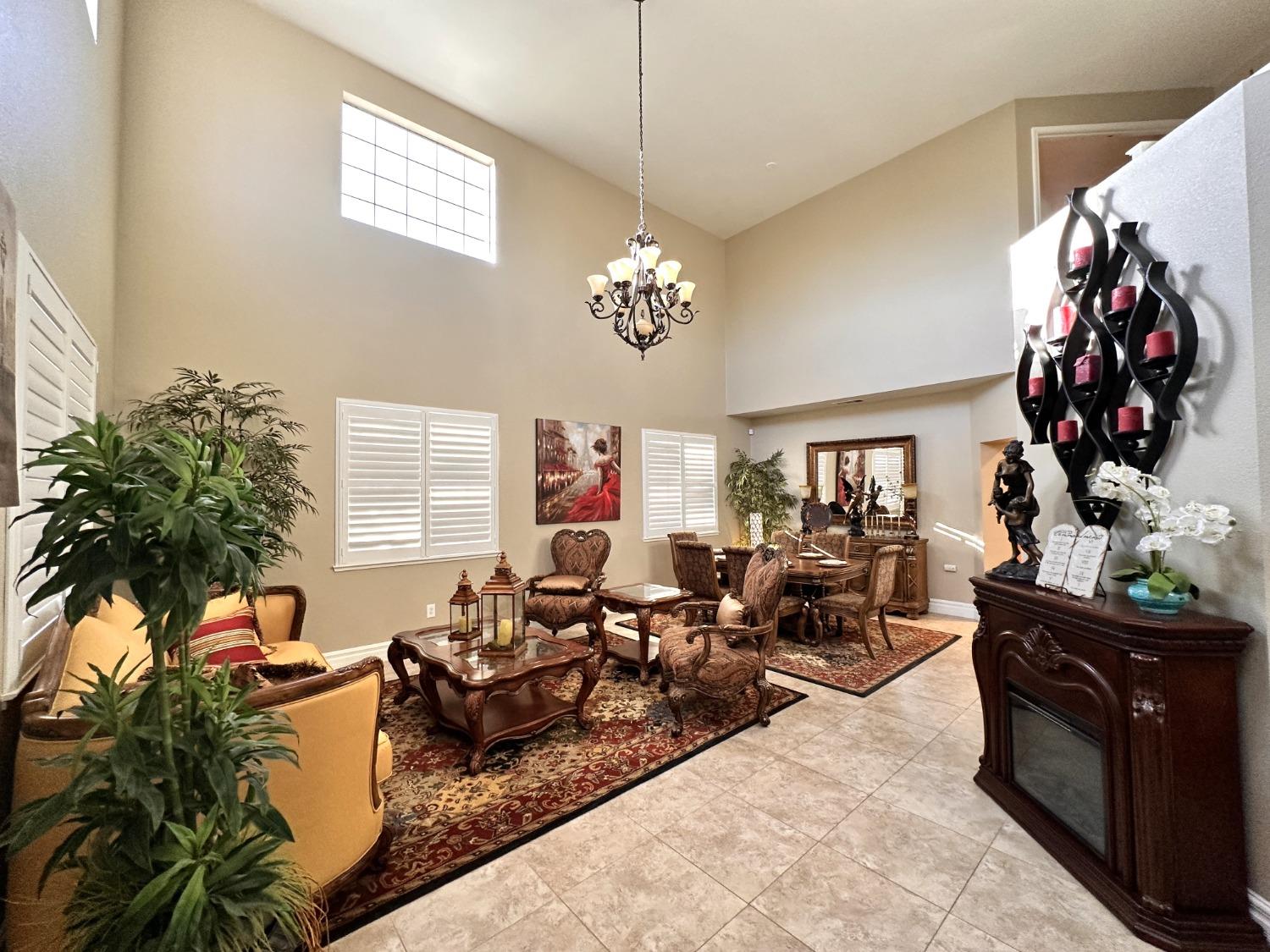 Detail Gallery Image 3 of 28 For 1025 W Springer Dr, Turlock,  CA 95382 - 4 Beds | 2/1 Baths