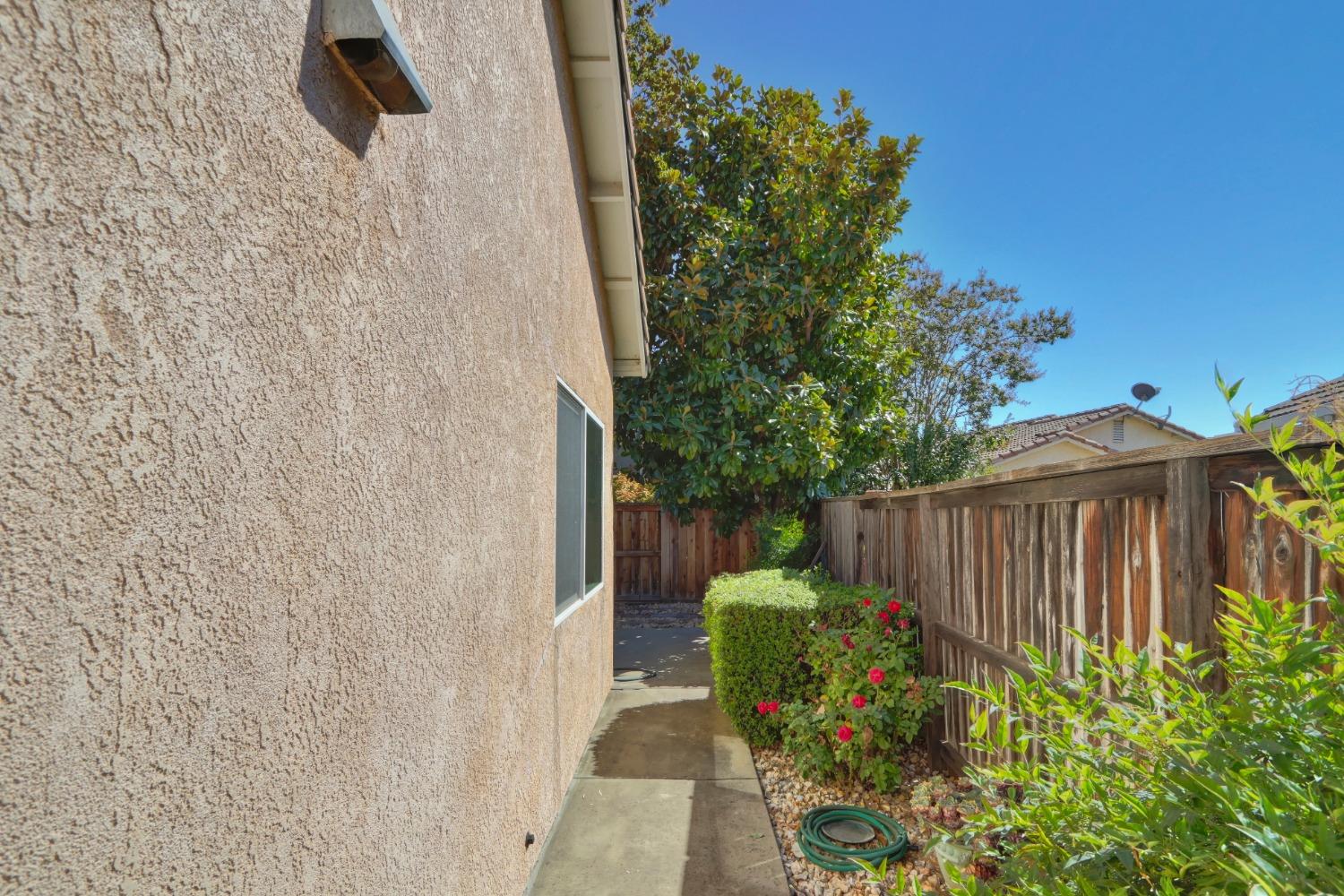 Detail Gallery Image 42 of 43 For 17 Sausalito Ct, Sacramento,  CA 95823 - 2 Beds | 2 Baths