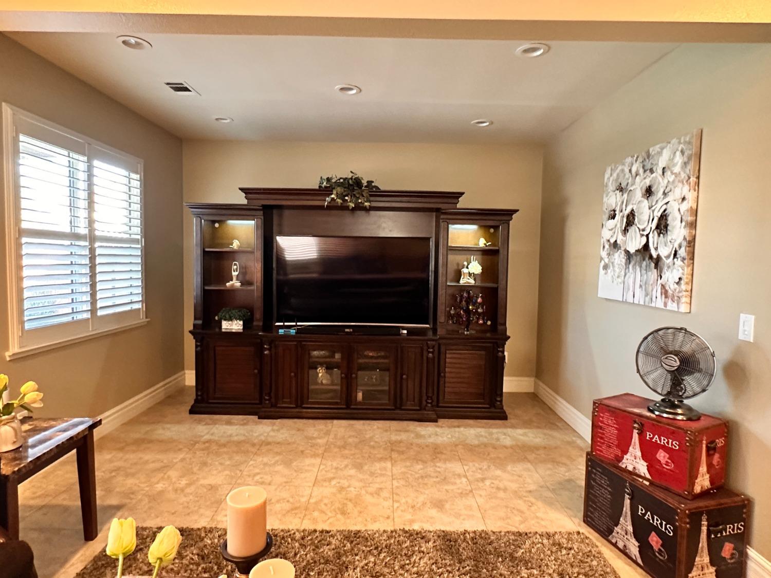 Detail Gallery Image 7 of 28 For 1025 W Springer Dr, Turlock,  CA 95382 - 4 Beds | 2/1 Baths