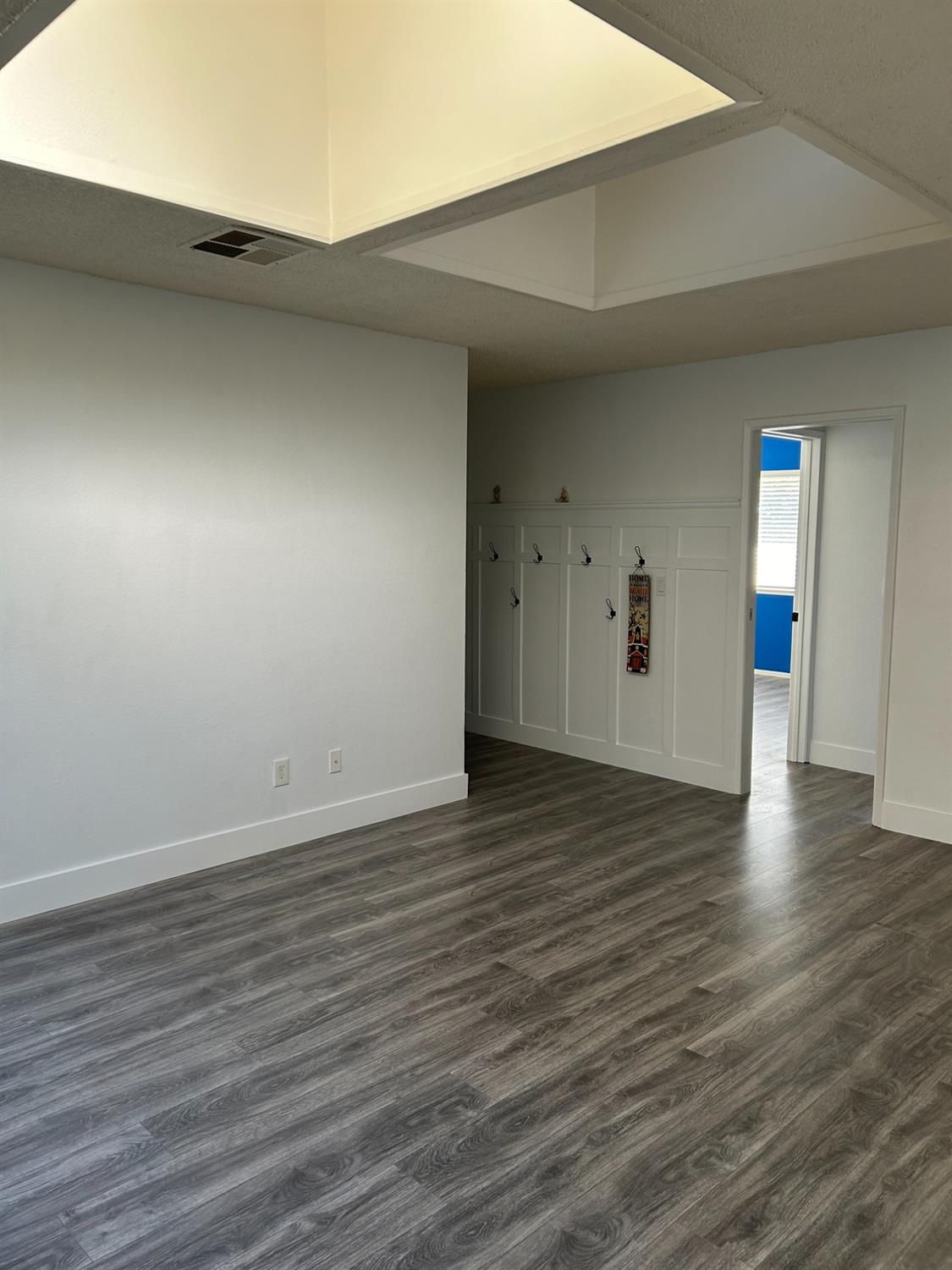 Detail Gallery Image 5 of 17 For 325 Standiford Ave #7,  Modesto,  CA 95350 - 3 Beds | 2 Baths