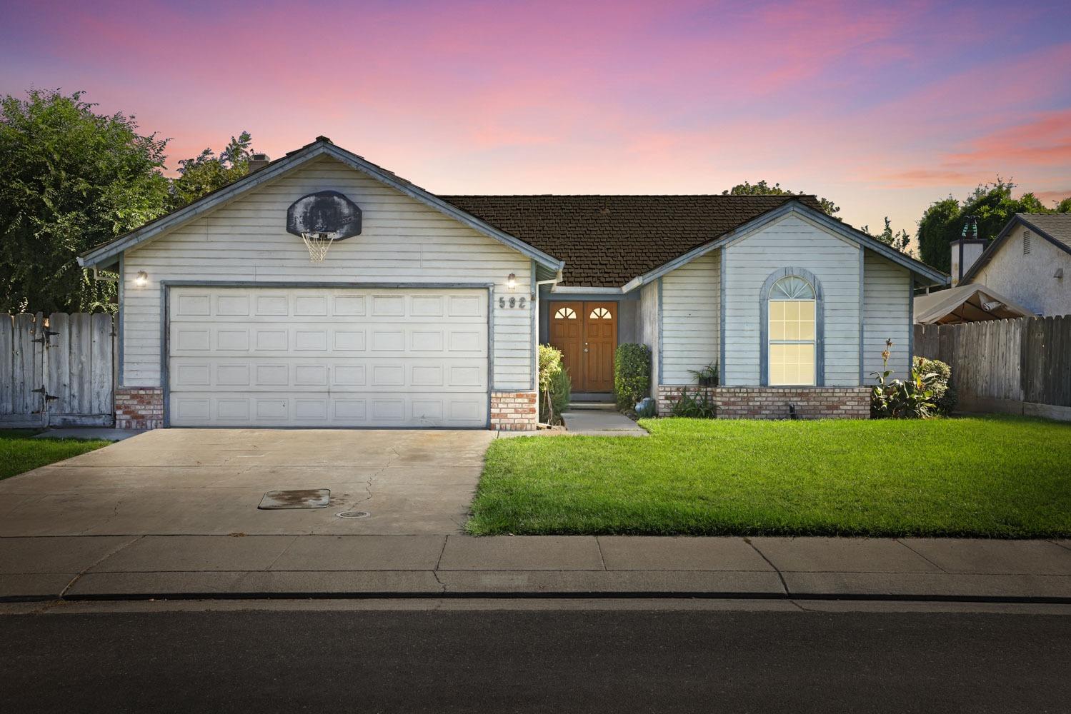 Detail Gallery Image 1 of 1 For 592 Hacienda Ave, Manteca,  CA 95336 - 3 Beds | 2 Baths