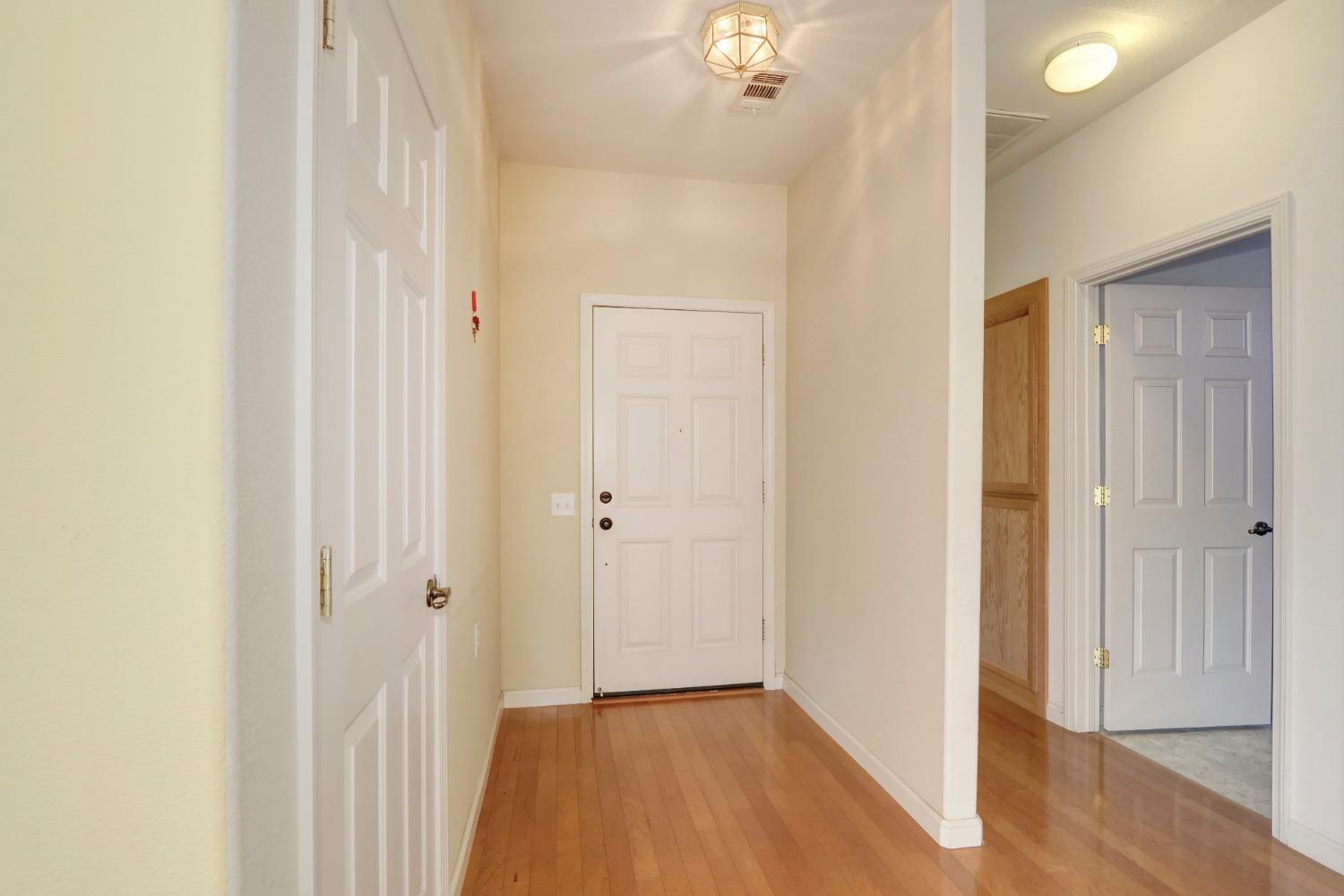 Detail Gallery Image 5 of 43 For 17 Sausalito Ct, Sacramento,  CA 95823 - 2 Beds | 2 Baths