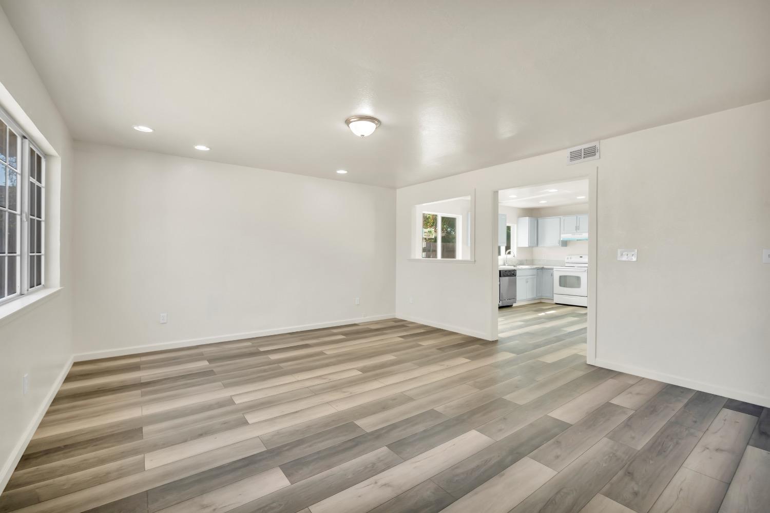 Detail Gallery Image 7 of 54 For 5417 Earnell St, Carmichael,  CA 95608 - 3 Beds | 2 Baths