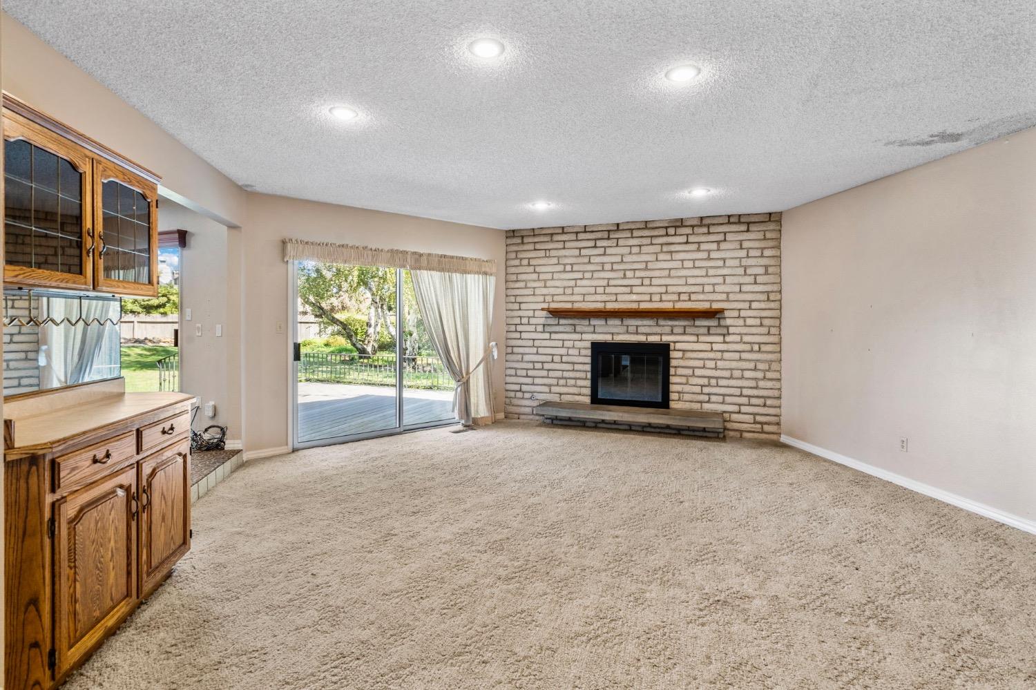 Detail Gallery Image 9 of 50 For 1242 Devine Dr, Lodi,  CA 95240 - 3 Beds | 2 Baths