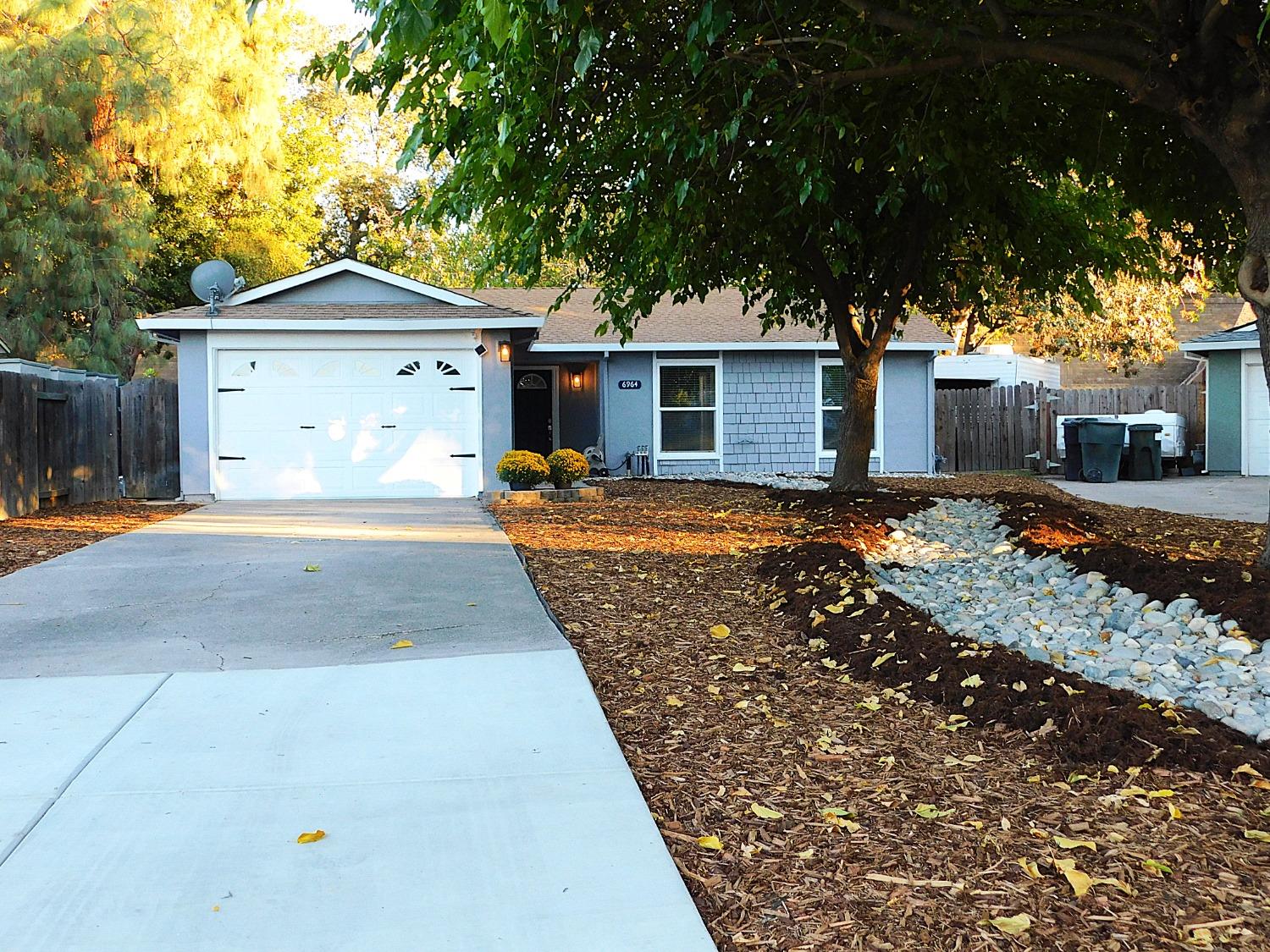 Detail Gallery Image 2 of 33 For 6964 Stanford Oak Dr, Sacramento,  CA 95842 - 3 Beds | 1/1 Baths