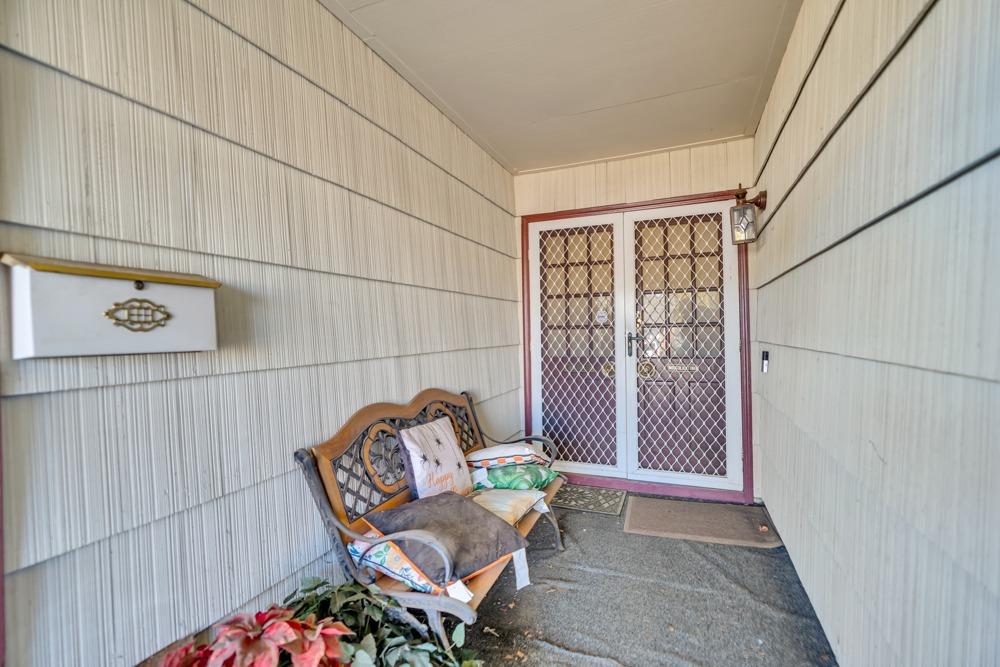 Detail Gallery Image 3 of 41 For 3952 Galbrath Dr, North Highlands,  CA 95660 - 4 Beds | 2 Baths