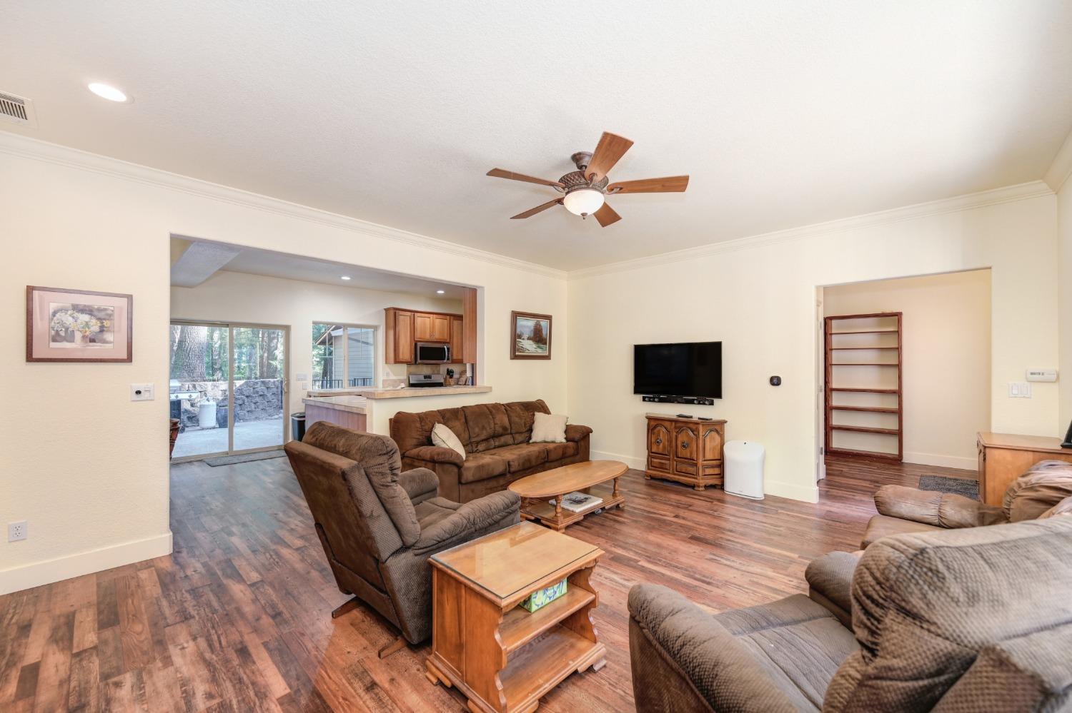 Detail Gallery Image 18 of 62 For 2090 Bourbon St, Pollock Pines,  CA 95726 - 3 Beds | 2 Baths