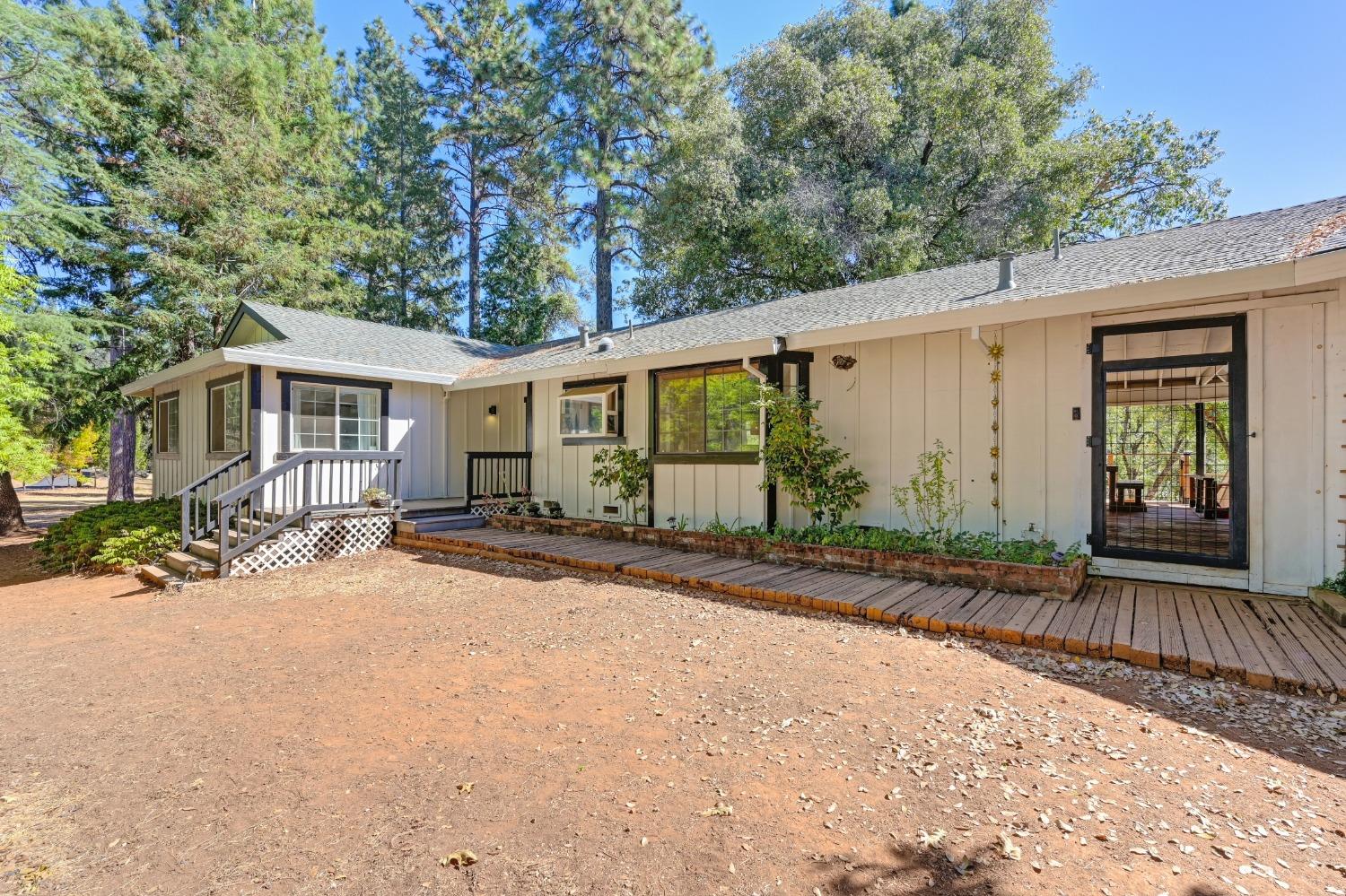 Detail Gallery Image 10 of 99 For 10493 Maranatha Pl, Grass Valley,  CA 95949 - 3 Beds | 2 Baths