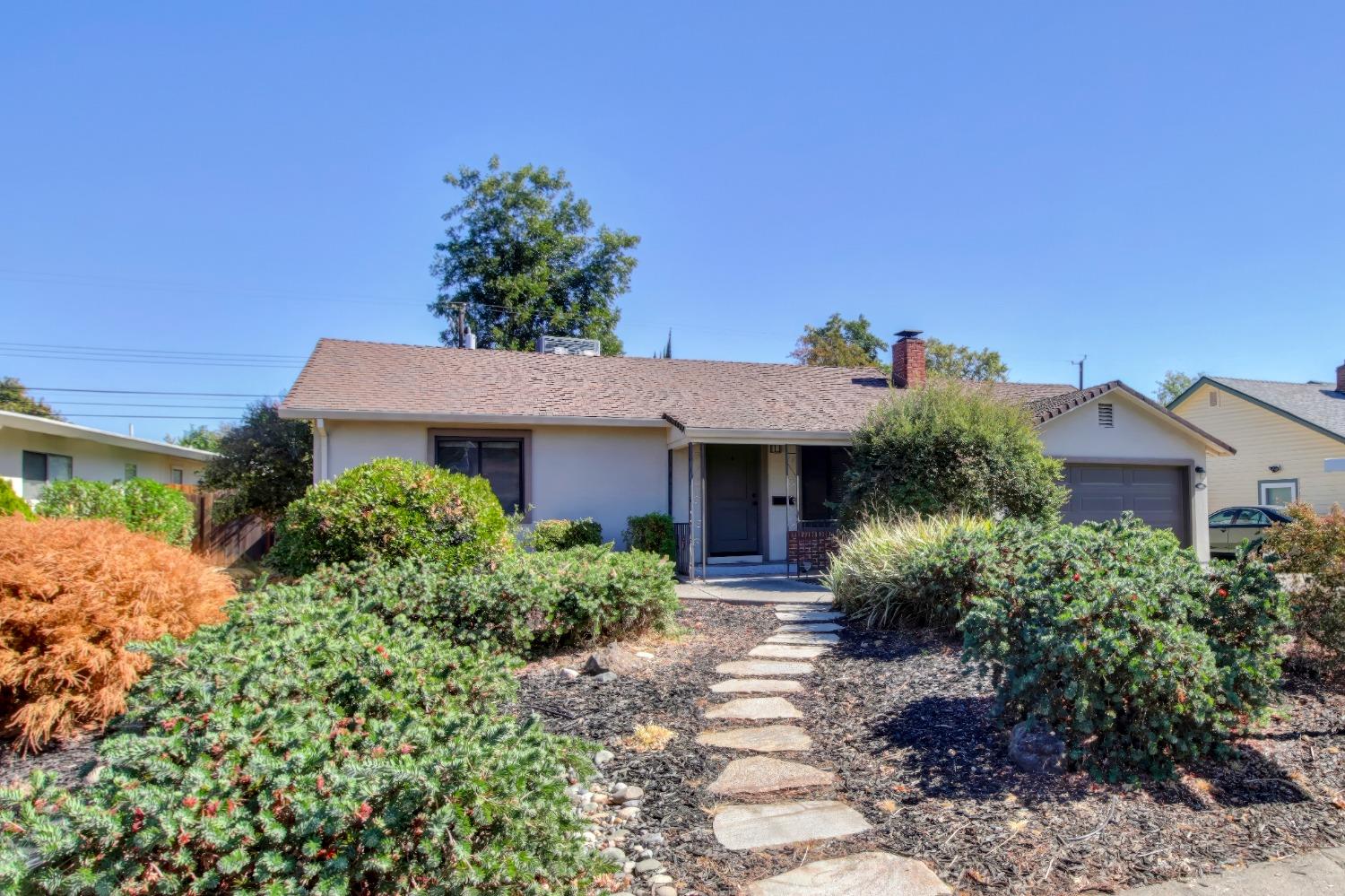 Detail Gallery Image 1 of 1 For 2530 Castlewood Dr, Sacramento,  CA 95821 - 3 Beds | 2 Baths