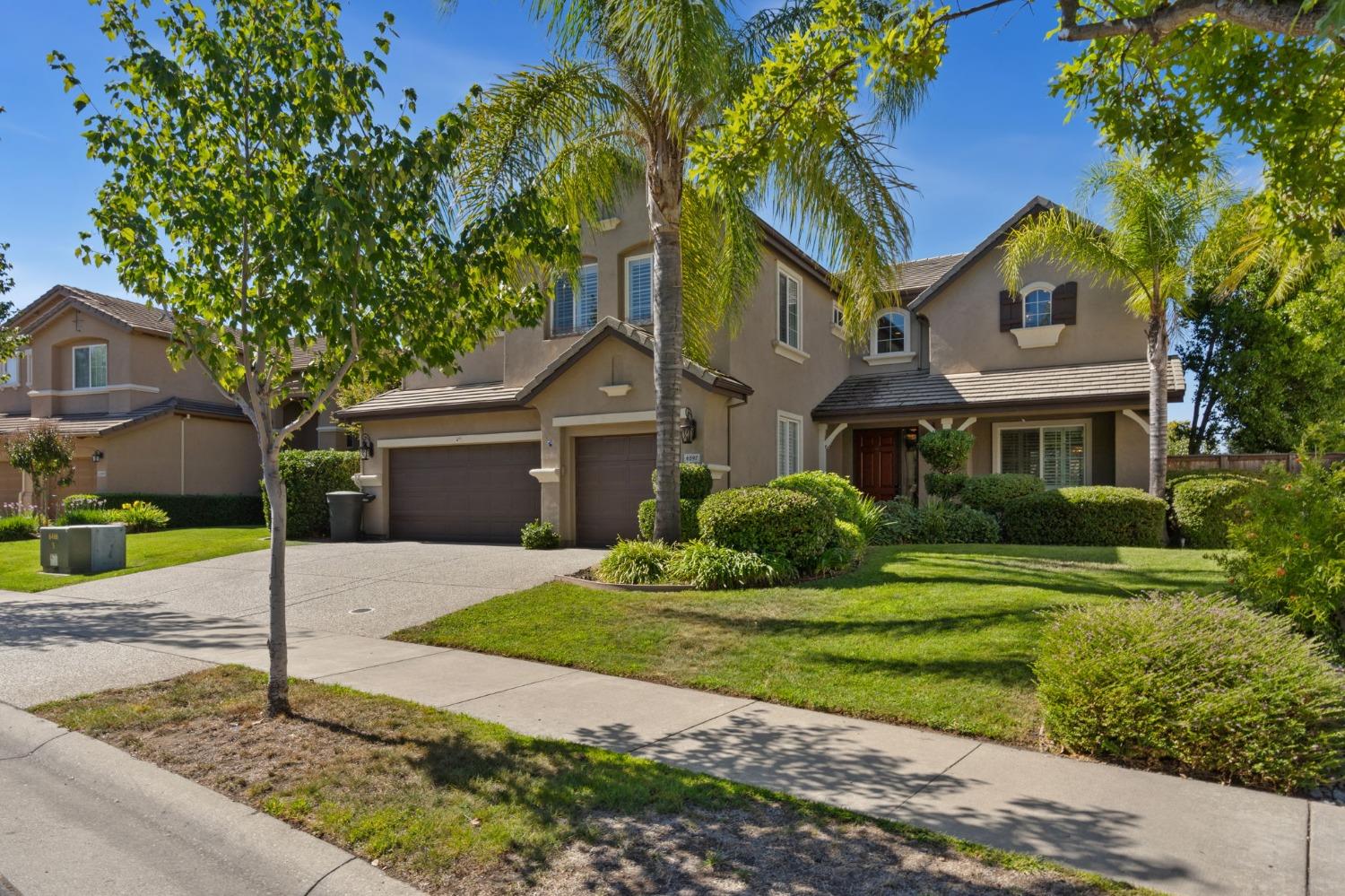 Detail Gallery Image 2 of 52 For 6597 Laurel Crest Cir, Roseville,  CA 95678 - 4 Beds | 3 Baths