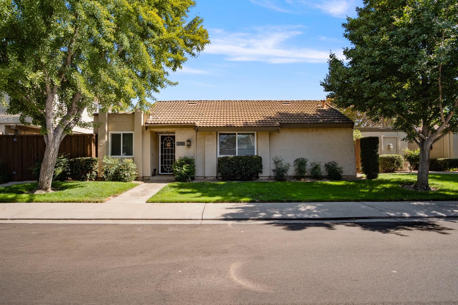 Detail Gallery Image 2 of 21 For 3608 Fawndale Dr, Modesto,  CA 95356 - 2 Beds | 2 Baths