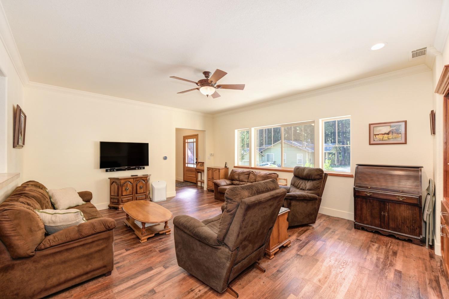 Detail Gallery Image 17 of 62 For 2090 Bourbon St, Pollock Pines,  CA 95726 - 3 Beds | 2 Baths