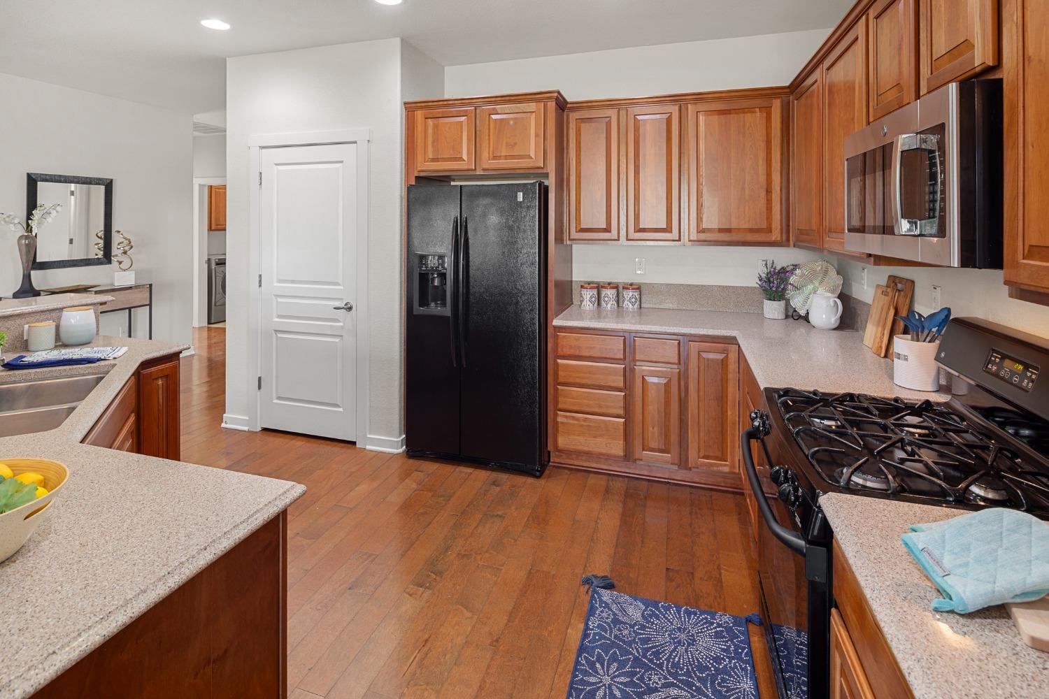 Detail Gallery Image 14 of 50 For 367 Stags Leap Ln, Lincoln,  CA 95648 - 2 Beds | 2 Baths