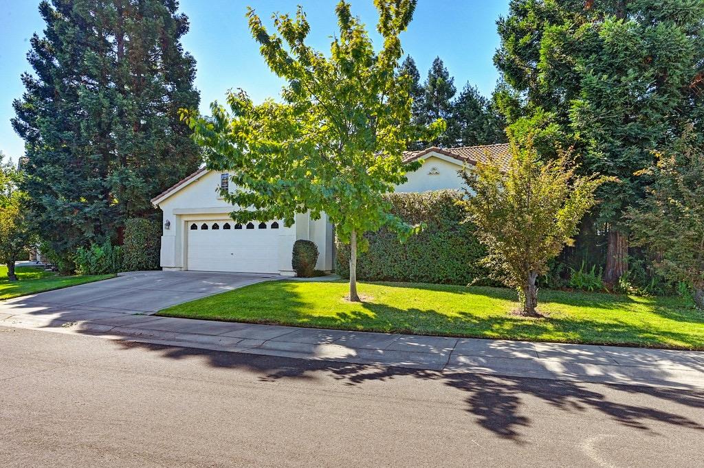 Detail Gallery Image 2 of 24 For 221 Odell Cir, Sacramento,  CA 95835 - 3 Beds | 2 Baths