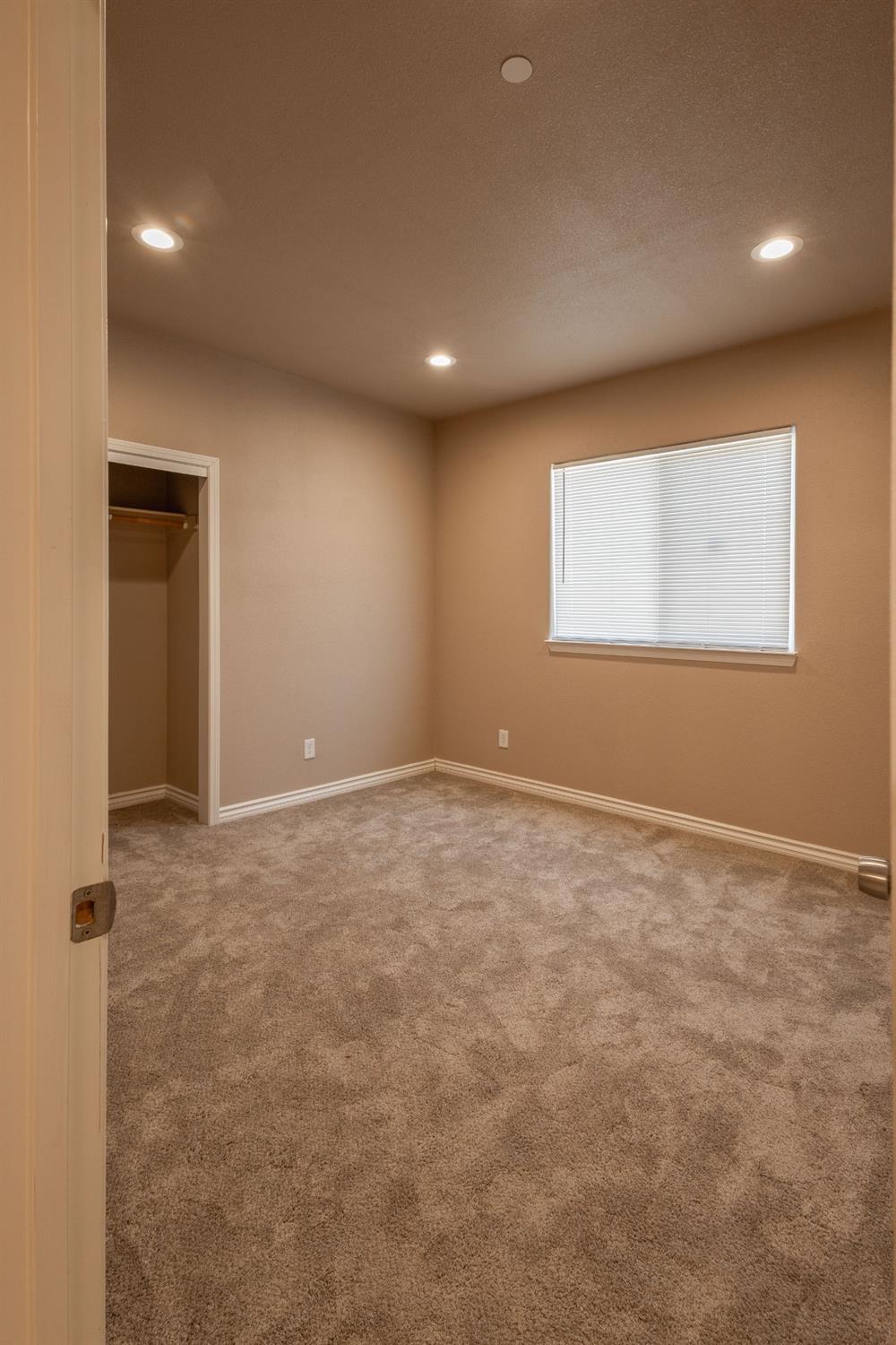 Detail Gallery Image 10 of 20 For 2524 S Harrison St, Stockton,  CA 95206 - 4 Beds | 2 Baths