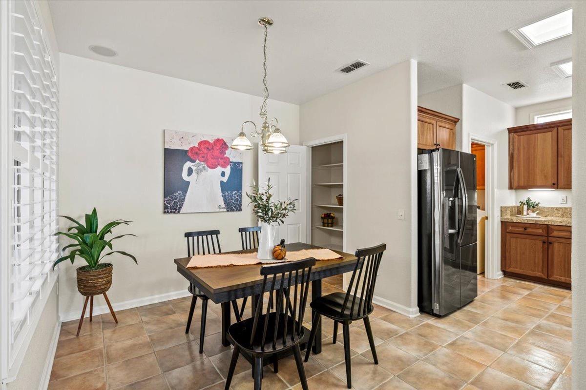 Detail Gallery Image 5 of 28 For 2251 Stepping Stone Ln, Lincoln,  CA 95648 - 2 Beds | 2 Baths