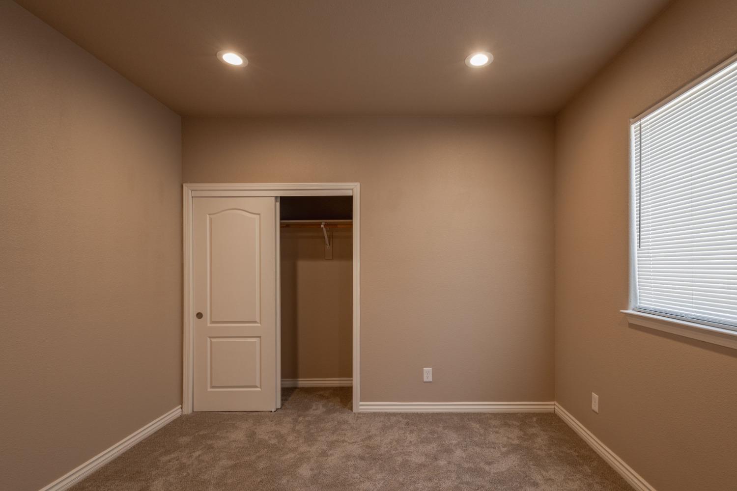 Detail Gallery Image 11 of 20 For 2524 S Harrison St, Stockton,  CA 95206 - 4 Beds | 2 Baths