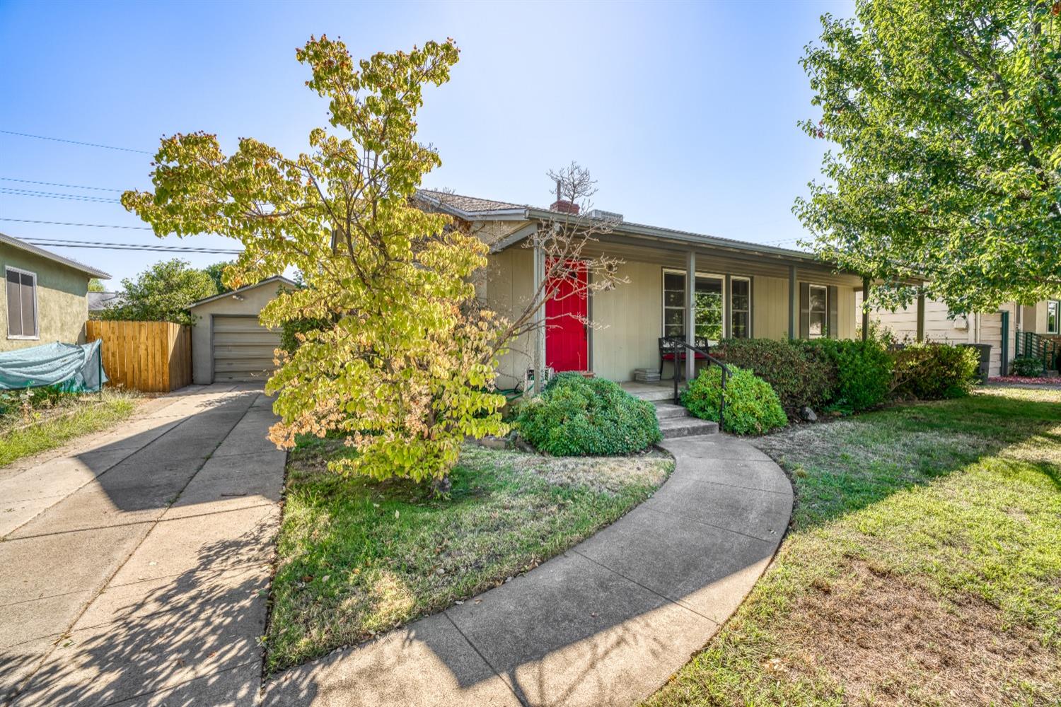 Detail Gallery Image 2 of 31 For 1623 Christopher Way, Sacramento,  CA 95819 - 3 Beds | 2 Baths