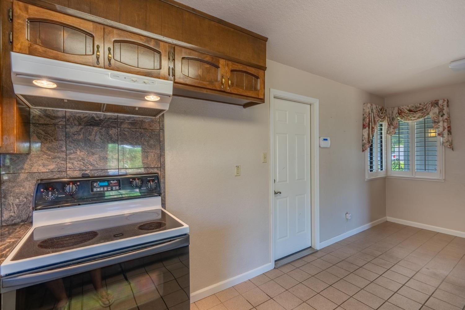 Detail Gallery Image 14 of 28 For 1013 Oakleaf Way, Stockton,  CA 95209 - 3 Beds | 2 Baths