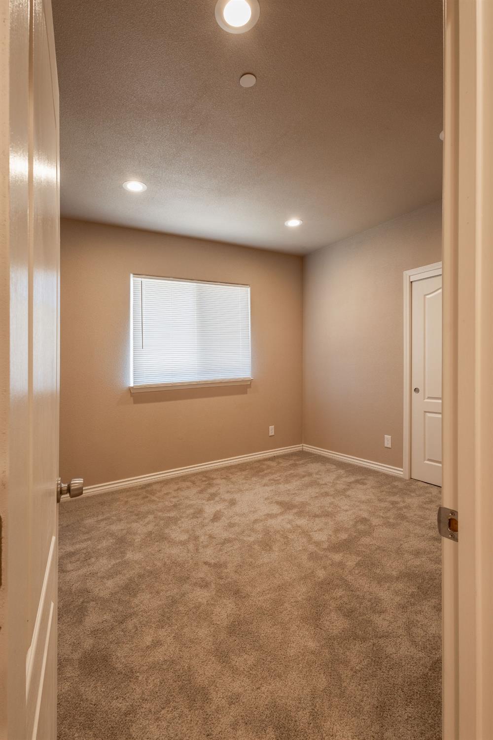 Detail Gallery Image 8 of 20 For 2524 S Harrison St, Stockton,  CA 95206 - 4 Beds | 2 Baths